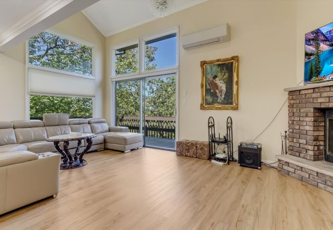 House in Tannersville - Cozy Modern Camelback House House in Tannersville - Cozy Modern Camelback House