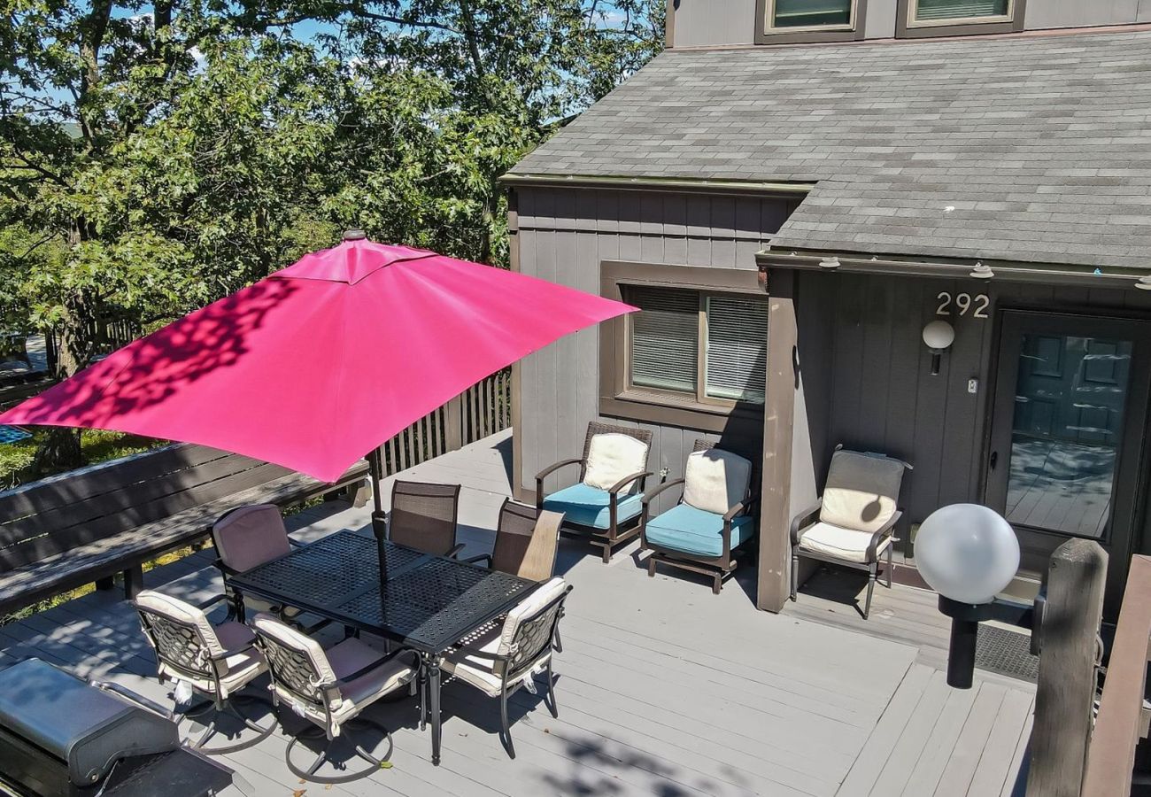 House in Tannersville - Cozy Modern Camelback House