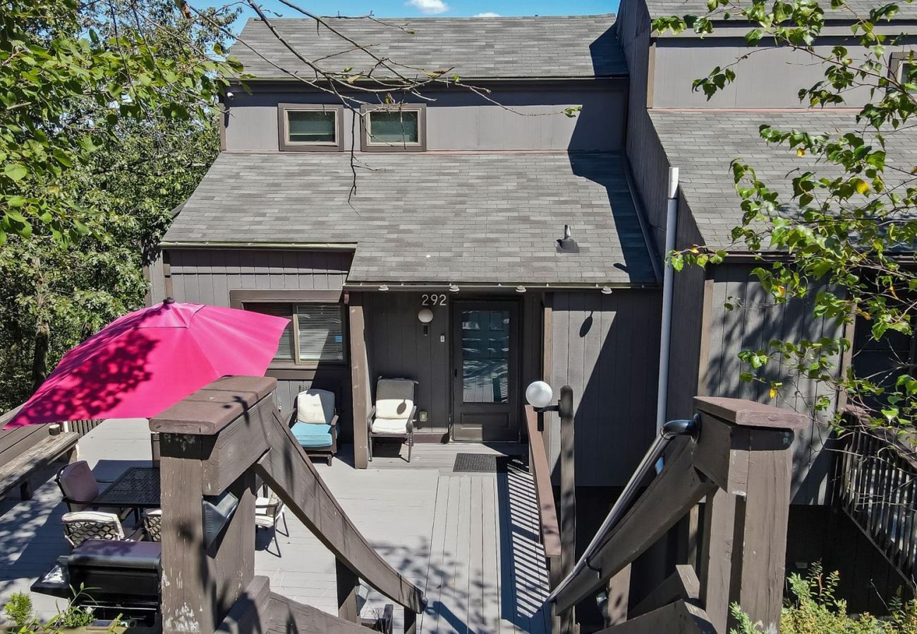 House in Tannersville - Cozy Modern Camelback House