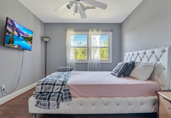 House in Pocono Lake -  Luxury Lake Front Camelot Villa House in Pocono Lake -  Luxury Lake Front Camelot Villa