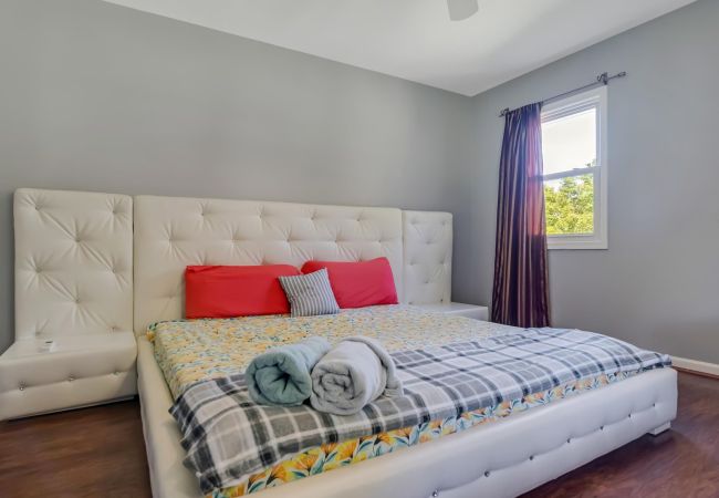 House in Pocono Lake -  Luxury Lake Front Camelot Villa House in Pocono Lake -  Luxury Lake Front Camelot Villa