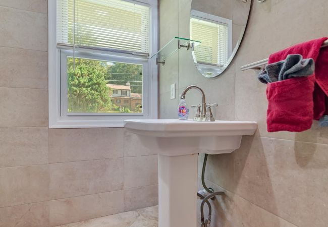 House in Pocono Lake -  Luxury Lake Front Camelot Villa House in Pocono Lake -  Luxury Lake Front Camelot Villa