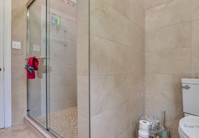 House in Pocono Lake -  Luxury Lake Front Camelot Villa House in Pocono Lake -  Luxury Lake Front Camelot Villa