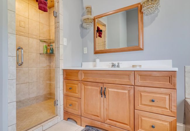 House in Pocono Lake -  Luxury Lake Front Camelot Villa House in Pocono Lake -  Luxury Lake Front Camelot Villa