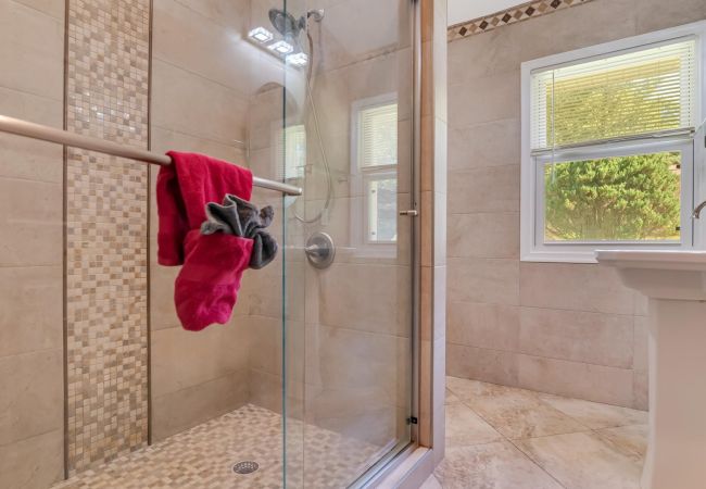 House in Pocono Lake -  Luxury Lake Front Camelot Villa House in Pocono Lake -  Luxury Lake Front Camelot Villa