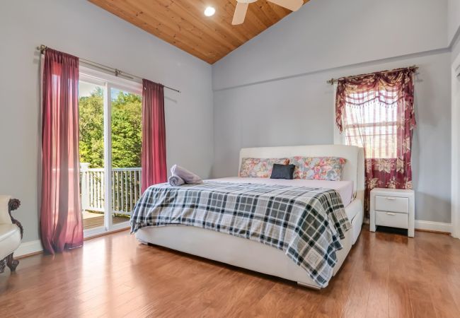 House in Pocono Lake -  Luxury Lake Front Camelot Villa House in Pocono Lake -  Luxury Lake Front Camelot Villa