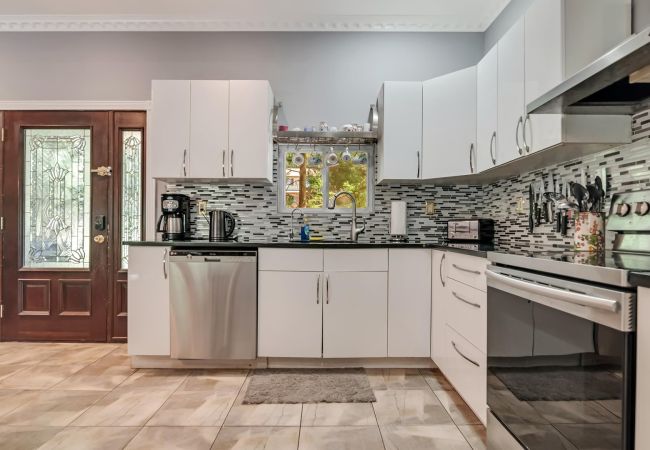 House in Pocono Lake -  Luxury Lake Front Camelot Villa House in Pocono Lake -  Luxury Lake Front Camelot Villa