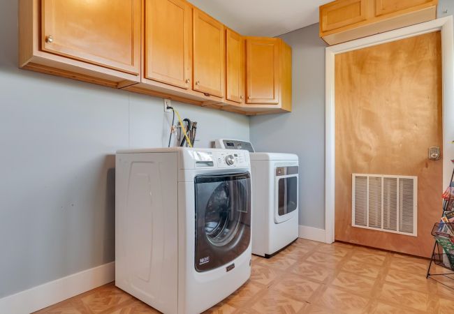 House in Pocono Lake -  Luxury Lake Front Camelot Villa House in Pocono Lake -  Luxury Lake Front Camelot Villa