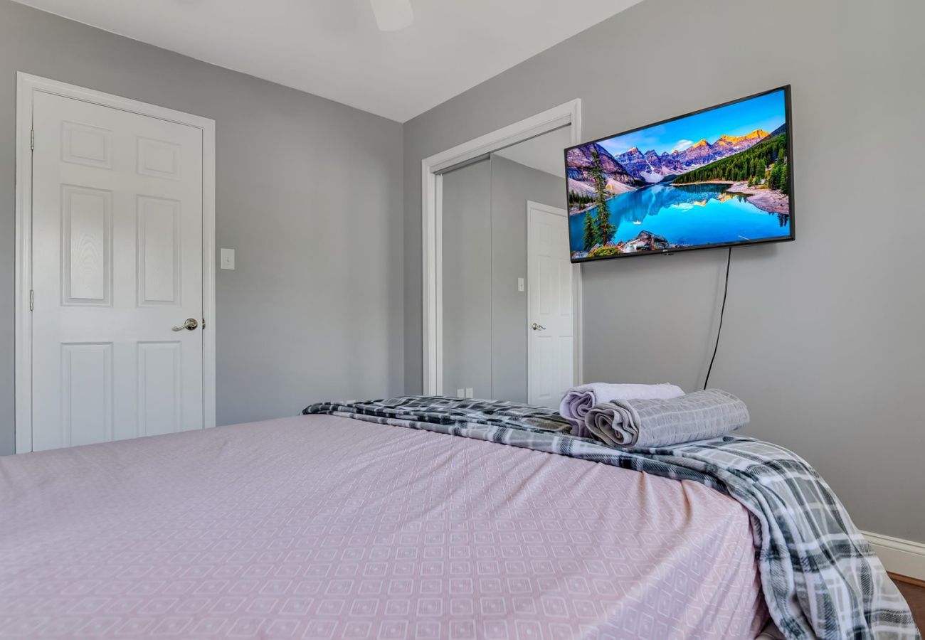 House in Pocono Lake -  Luxury Lake Front Camelot Villa