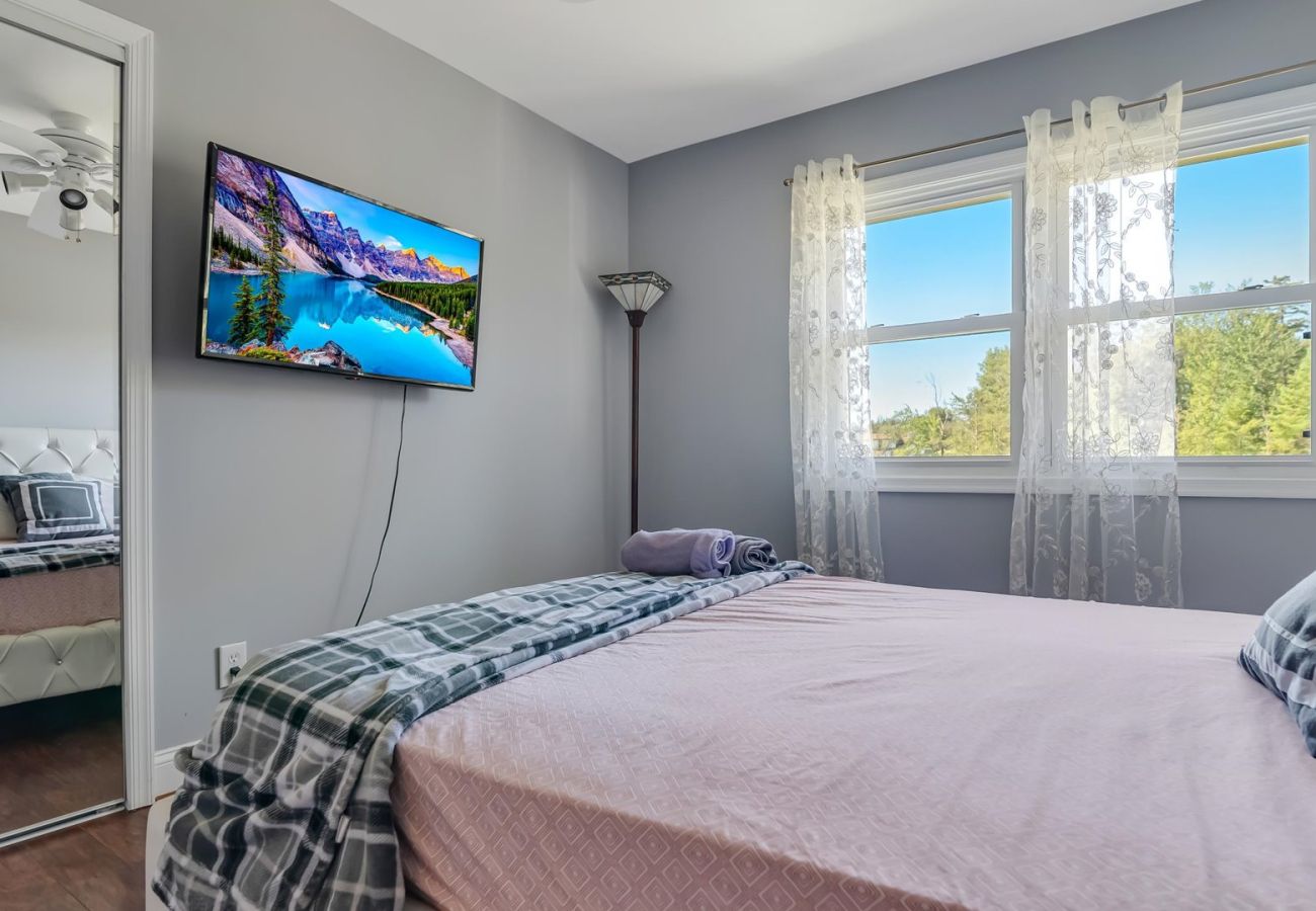 House in Pocono Lake -  Luxury Lake Front Camelot Villa