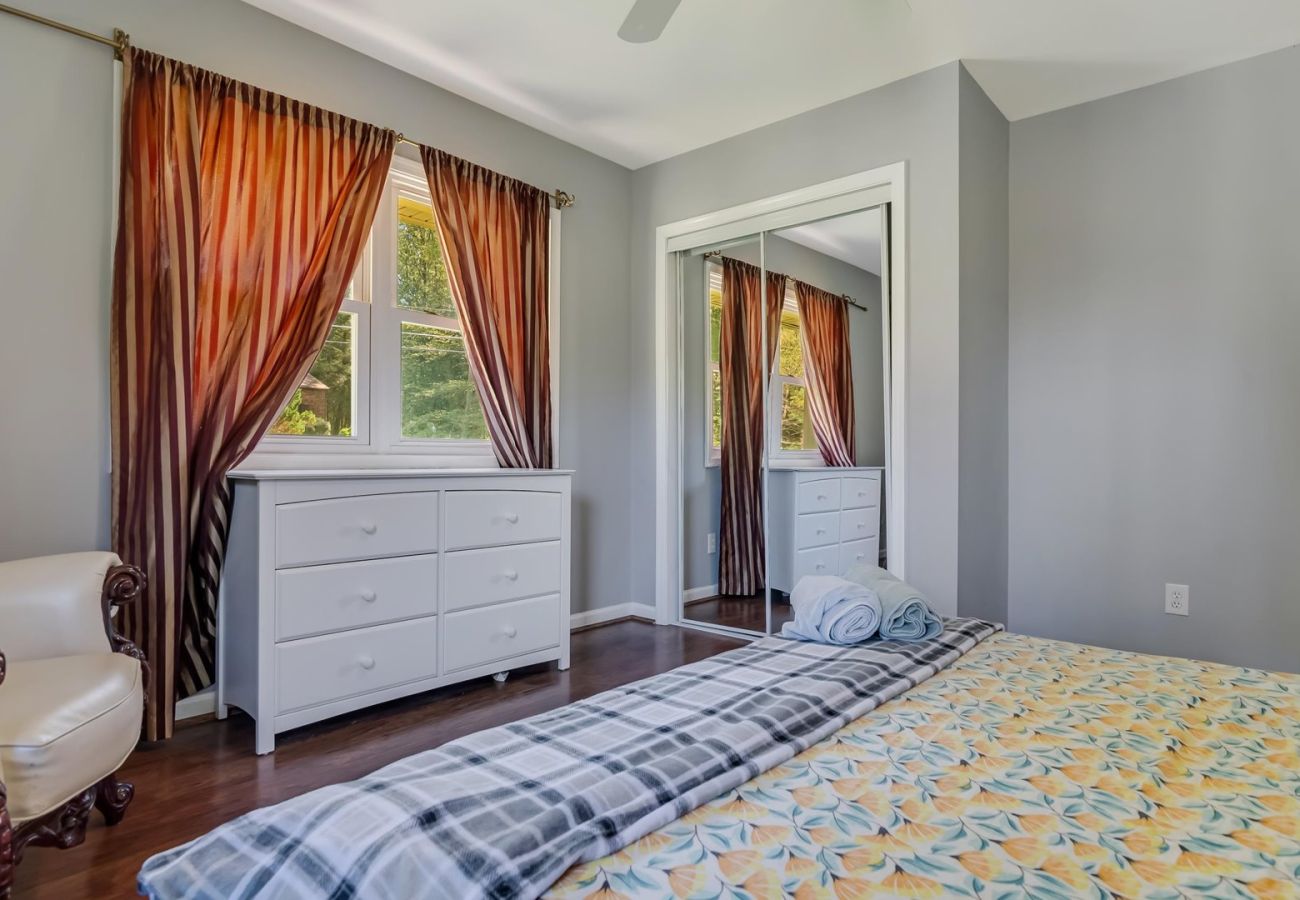 House in Pocono Lake -  Luxury Lake Front Camelot Villa