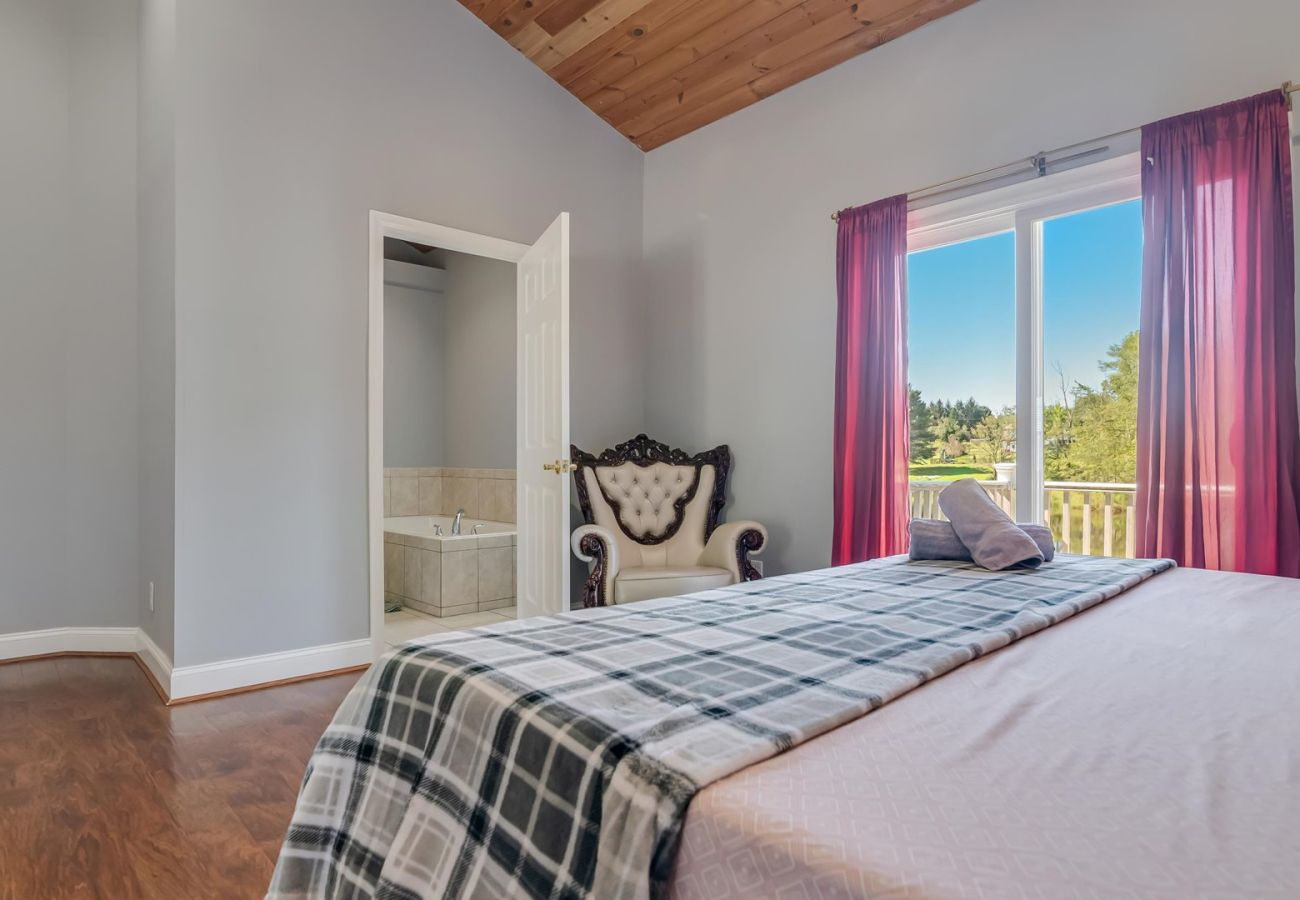 House in Pocono Lake -  Luxury Lake Front Camelot Villa