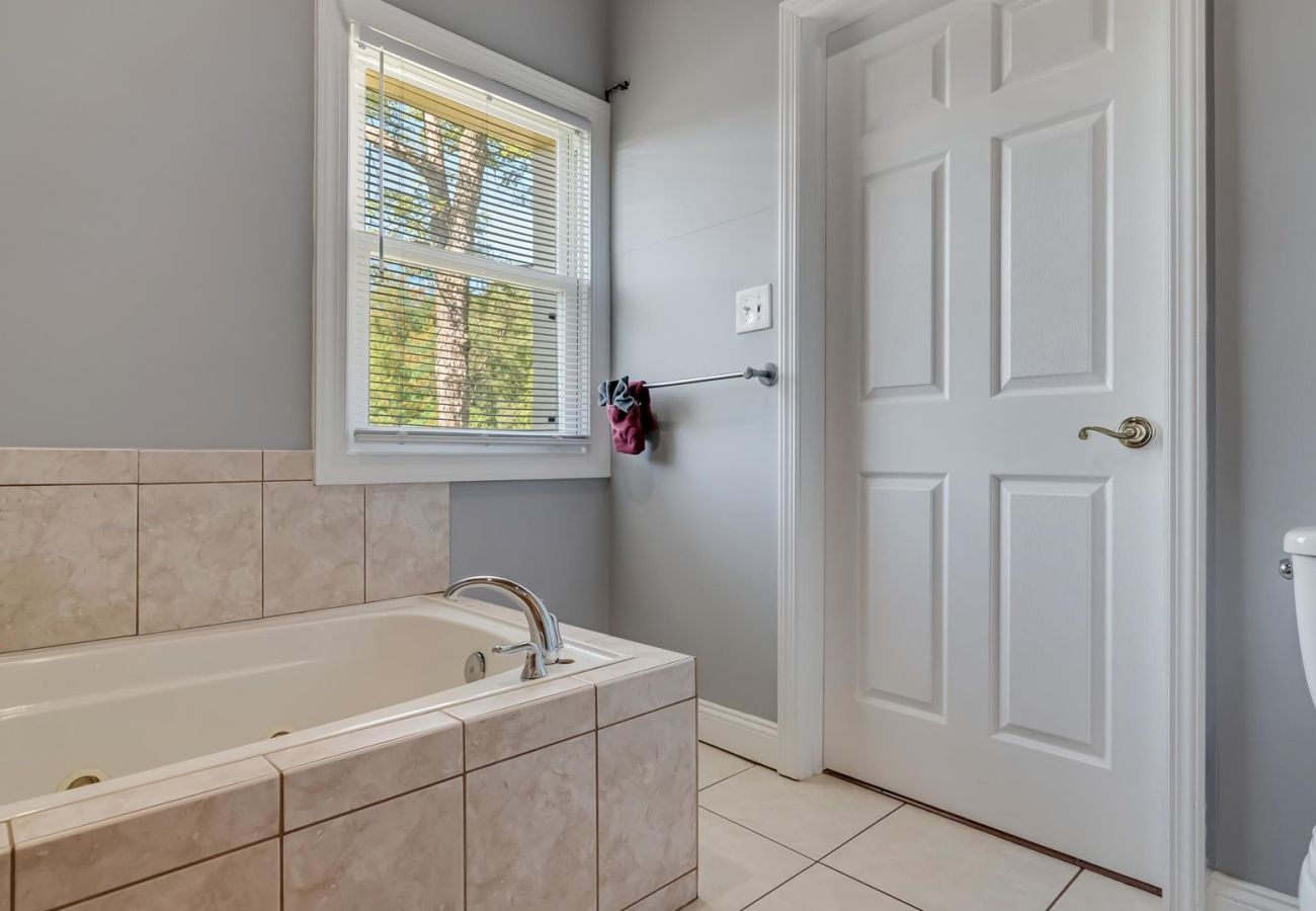 House in Pocono Lake -  Luxury Lake Front Camelot Villa