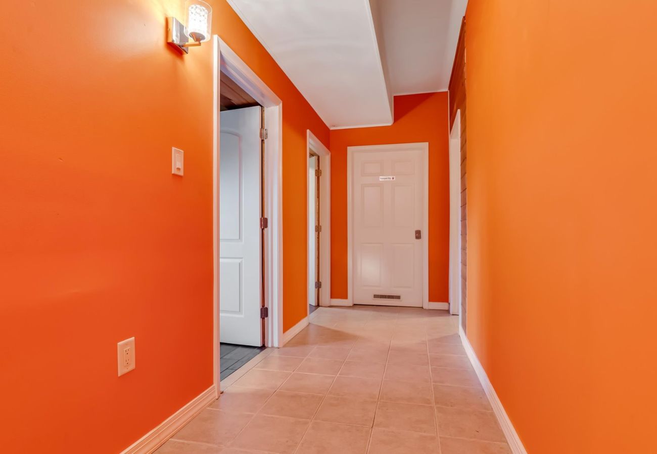 House in Pocono Lake -  Luxury Lake Front Camelot Villa