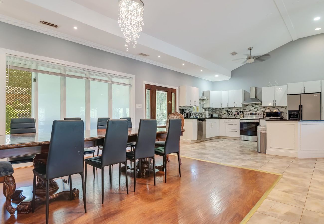 House in Pocono Lake -  Luxury Lake Front Camelot Villa