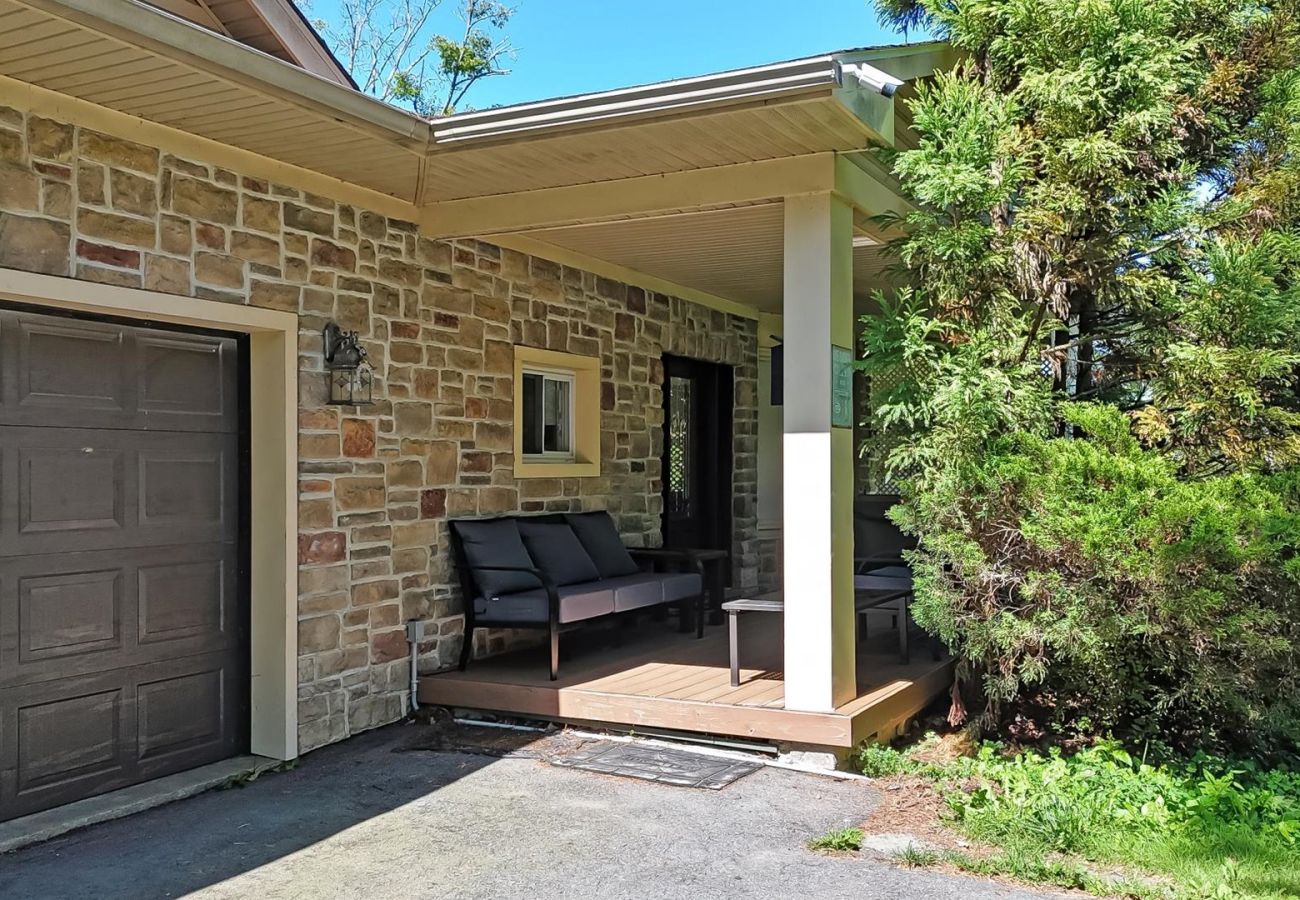House in Pocono Lake -  Luxury Lake Front Camelot Villa