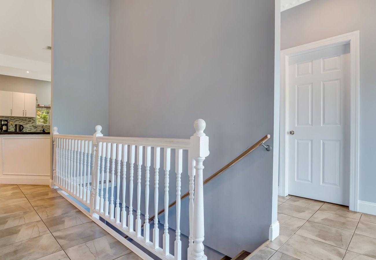 House in Pocono Lake -  Luxury Lake Front Camelot Villa