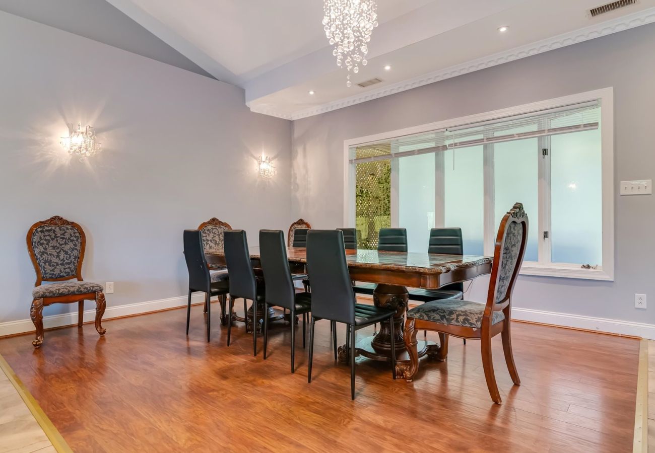House in Pocono Lake -  Luxury Lake Front Camelot Villa