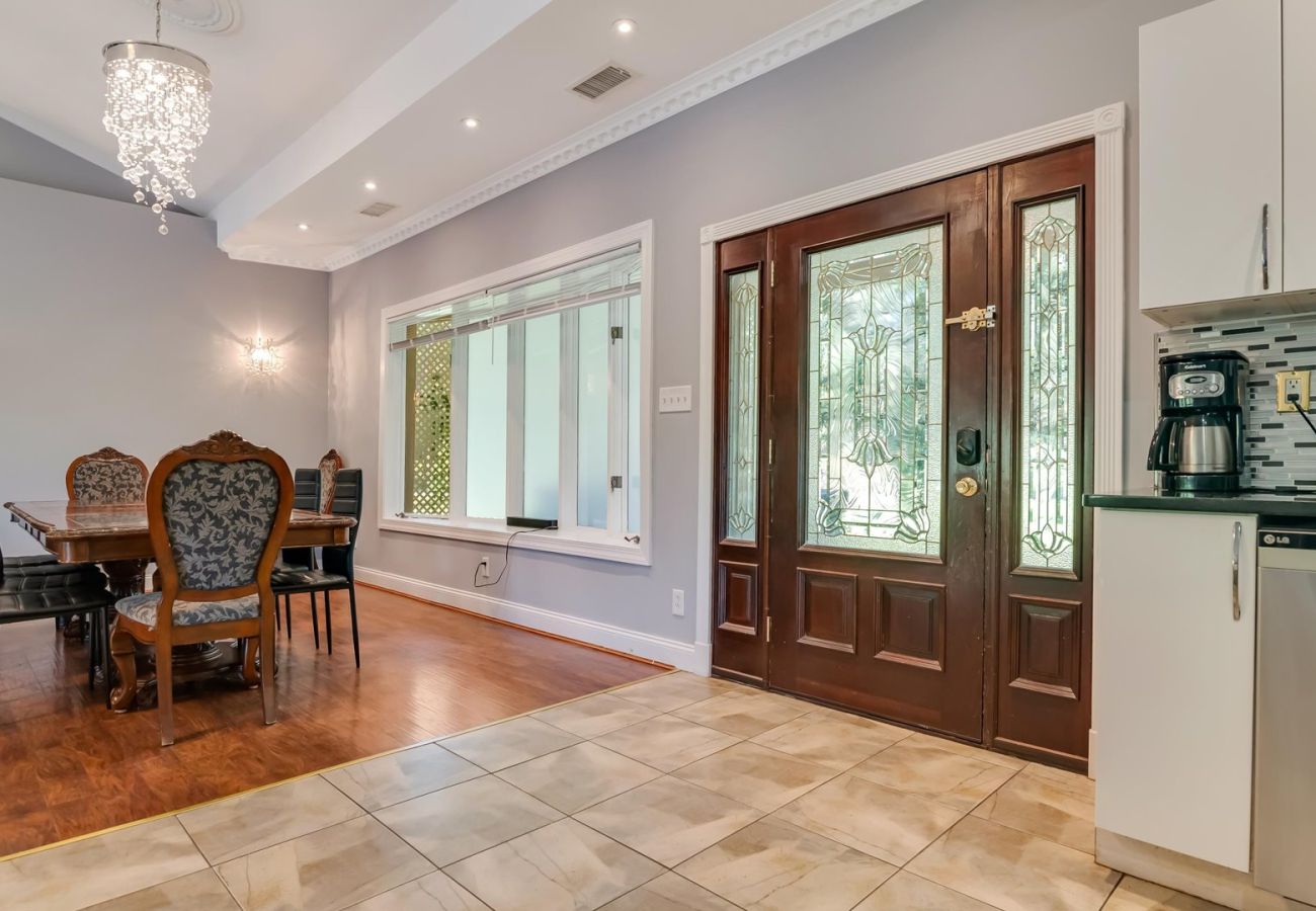 House in Pocono Lake -  Luxury Lake Front Camelot Villa