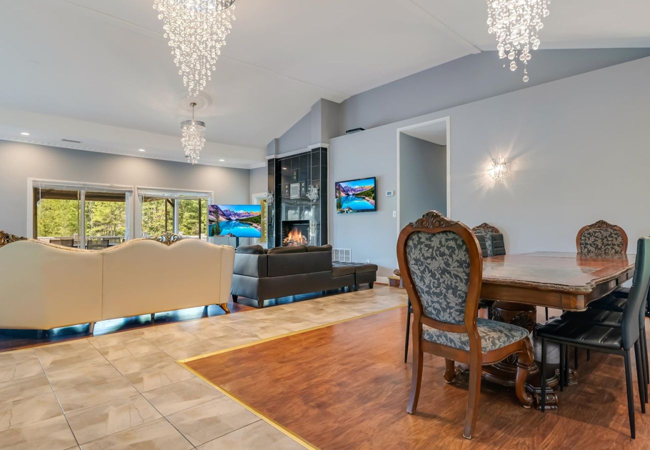 House in Pocono Lake -  Luxury Lake Front Camelot Villa