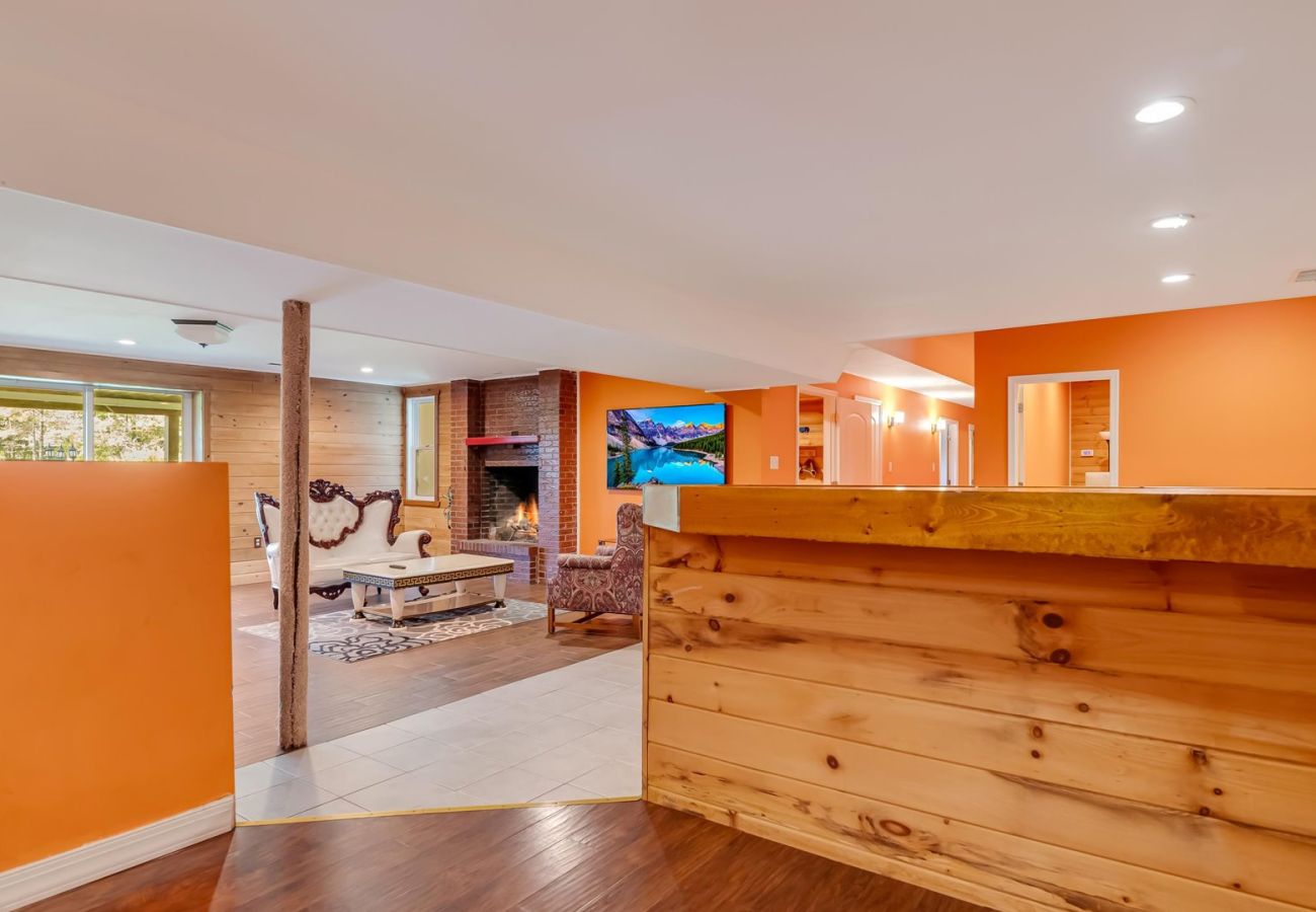 House in Pocono Lake -  Luxury Lake Front Camelot Villa