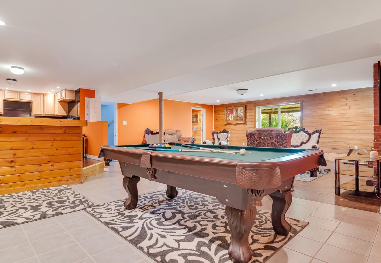 House in Pocono Lake -  Luxury Lake Front Camelot Villa