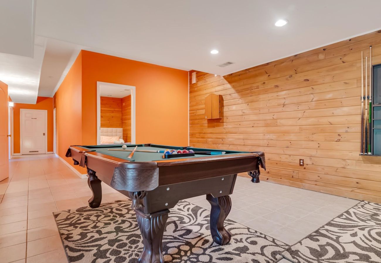 House in Pocono Lake -  Luxury Lake Front Camelot Villa