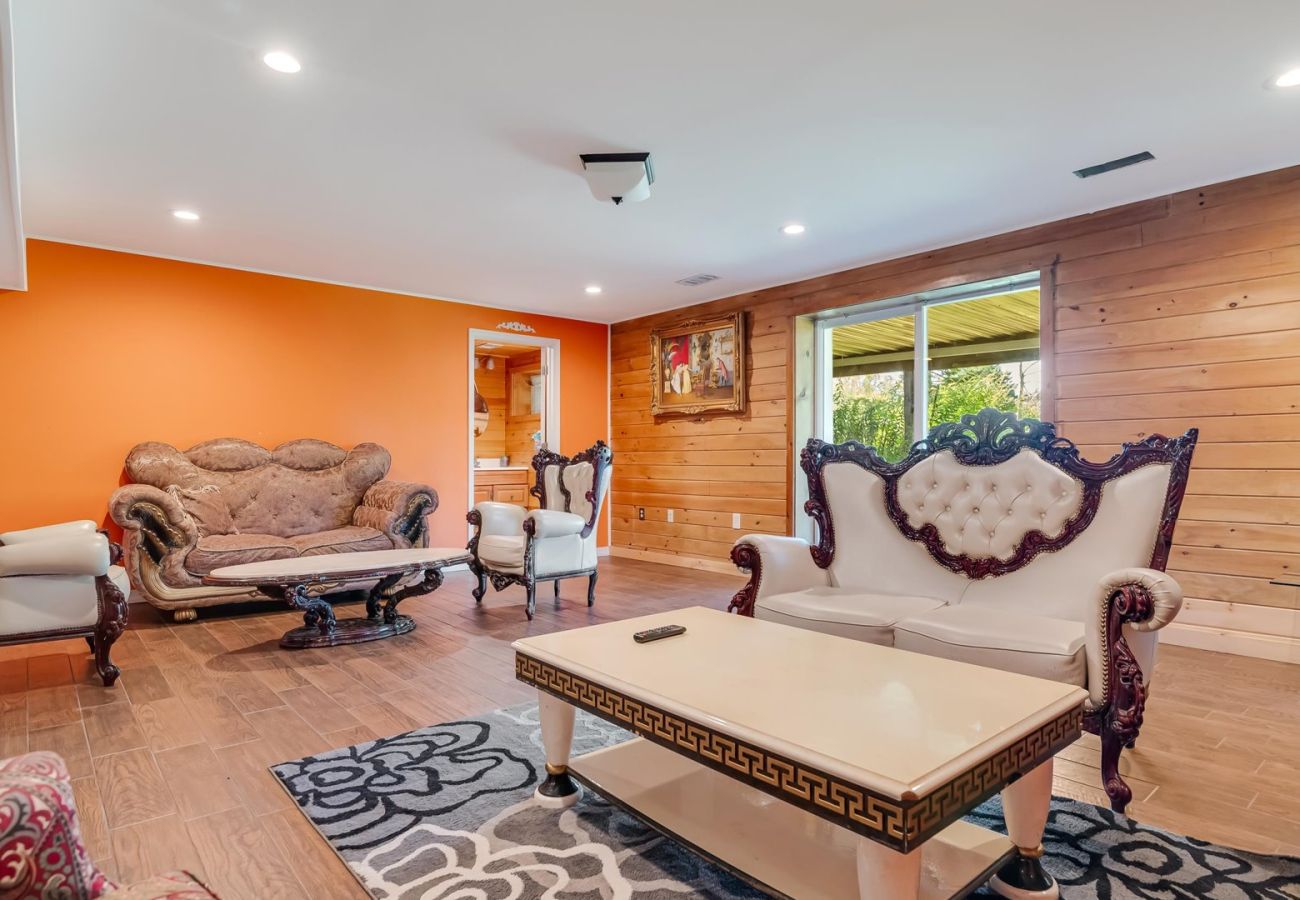 House in Pocono Lake -  Luxury Lake Front Camelot Villa
