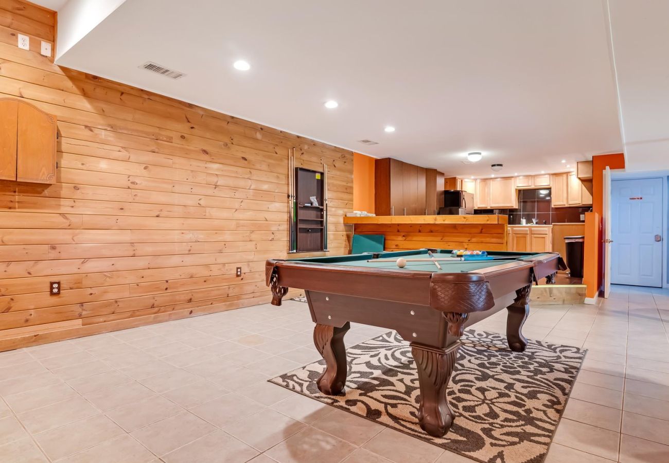 House in Pocono Lake -  Luxury Lake Front Camelot Villa