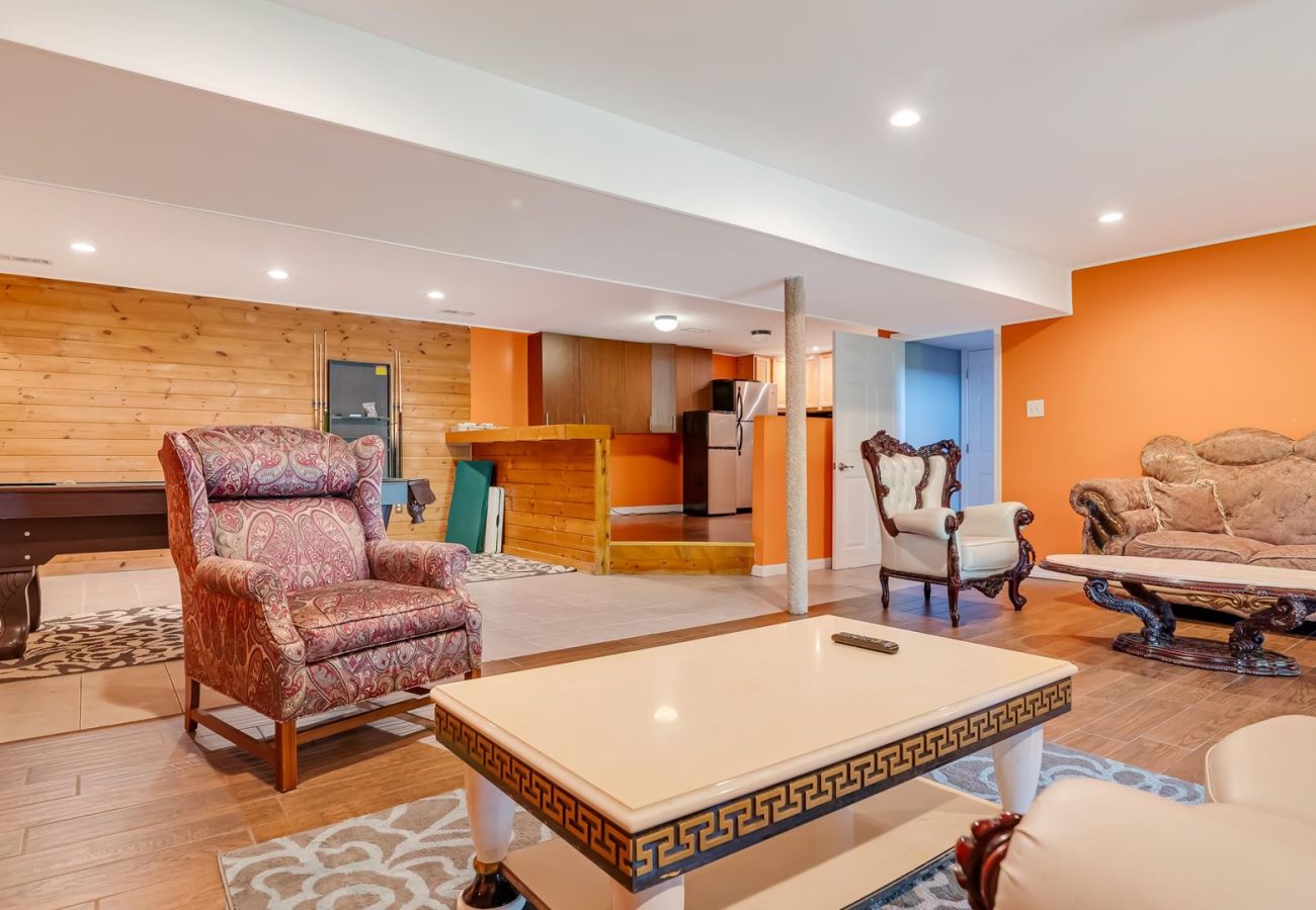 House in Pocono Lake -  Luxury Lake Front Camelot Villa