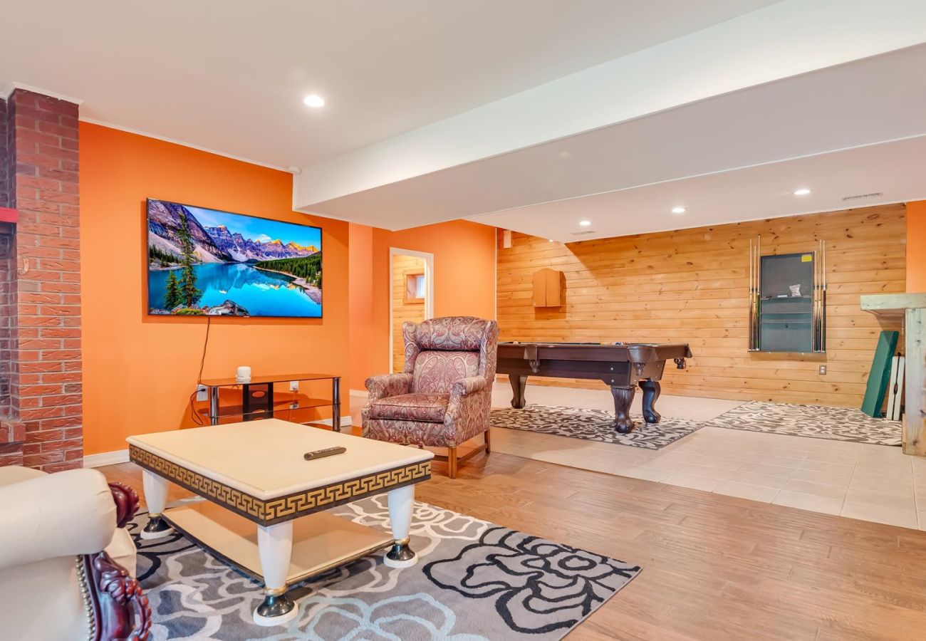 House in Pocono Lake -  Luxury Lake Front Camelot Villa
