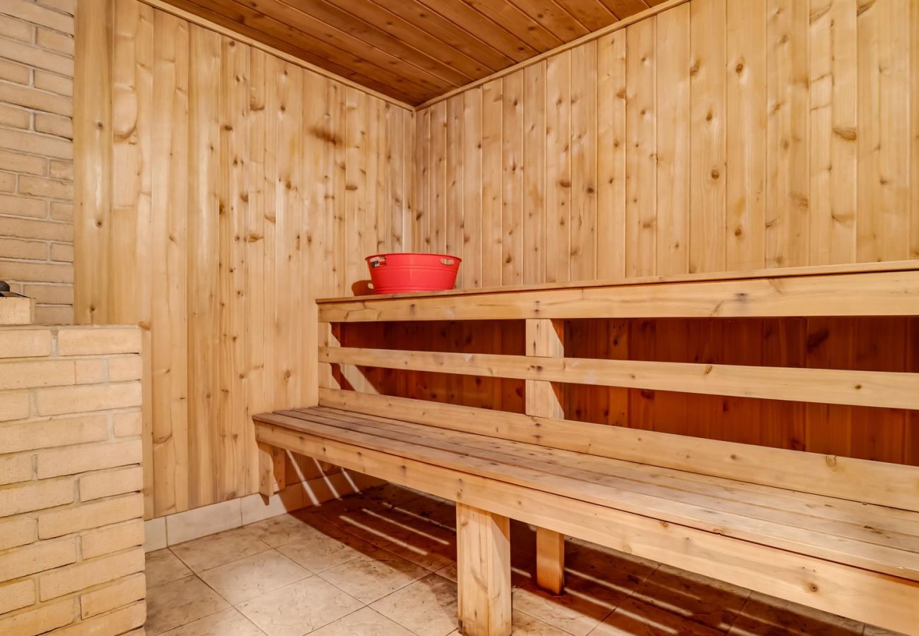 House in Pocono Lake -  Luxury Lake Front Camelot Villa