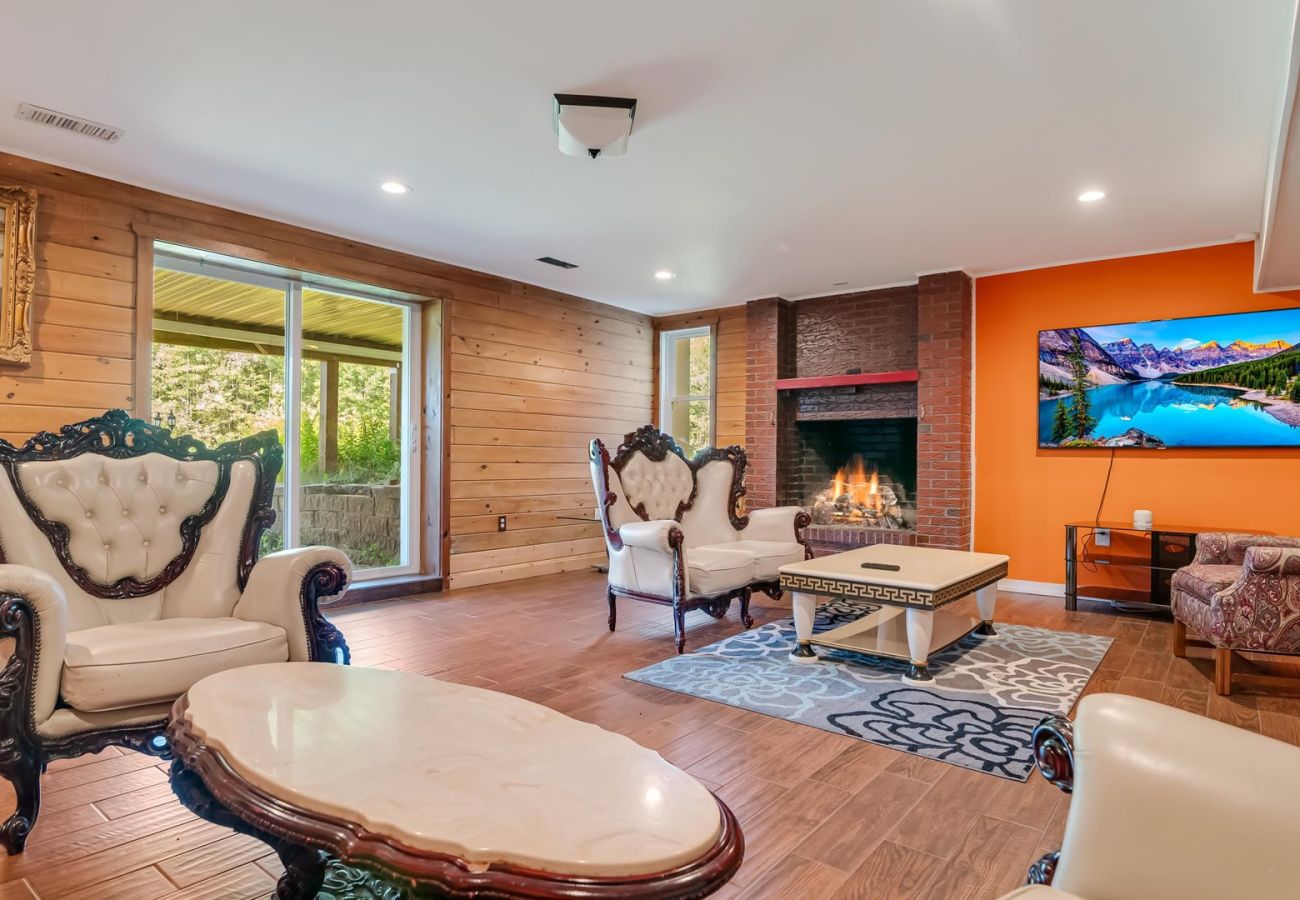 House in Pocono Lake -  Luxury Lake Front Camelot Villa