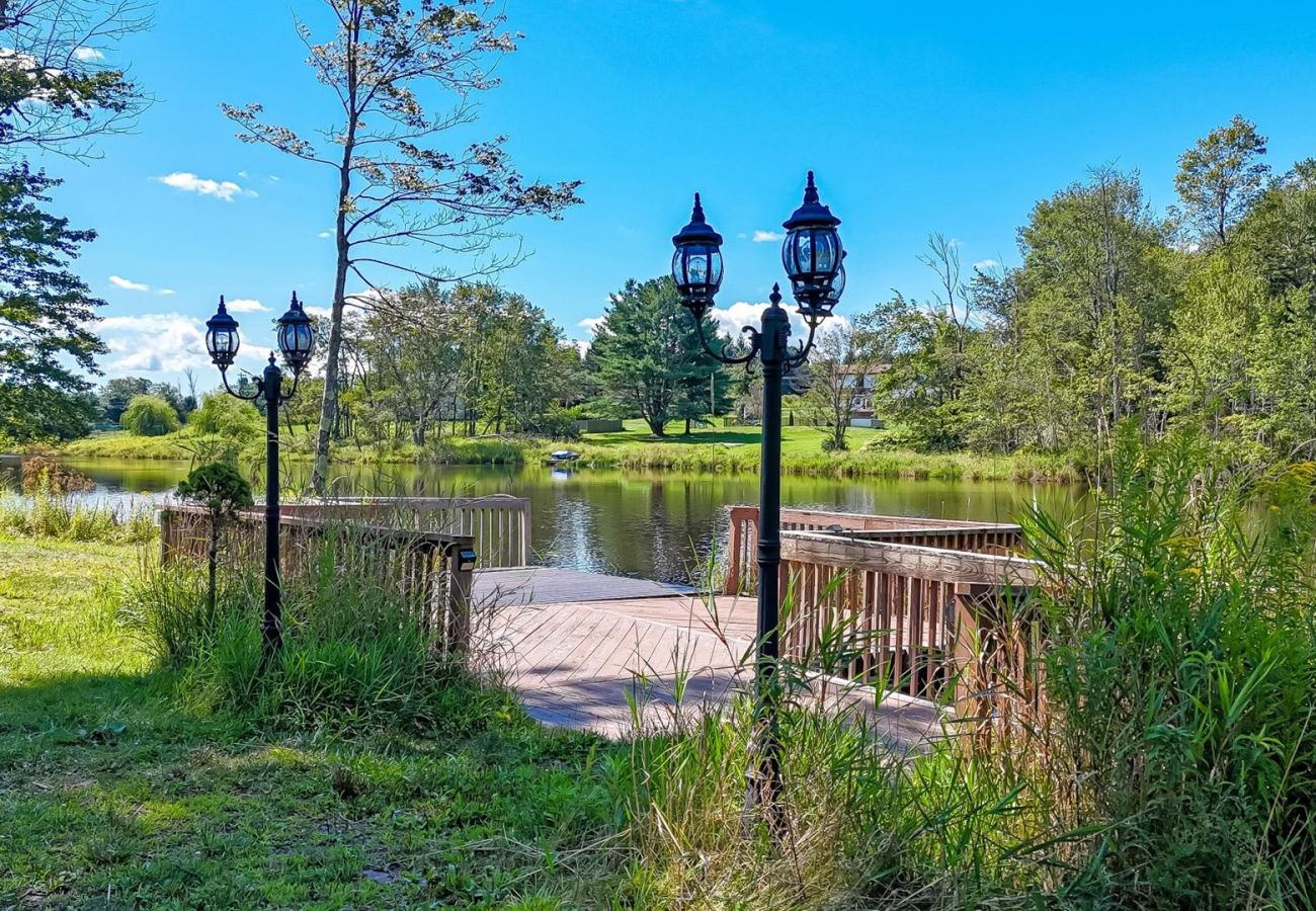 House in Pocono Lake -  Luxury Lake Front Camelot Villa