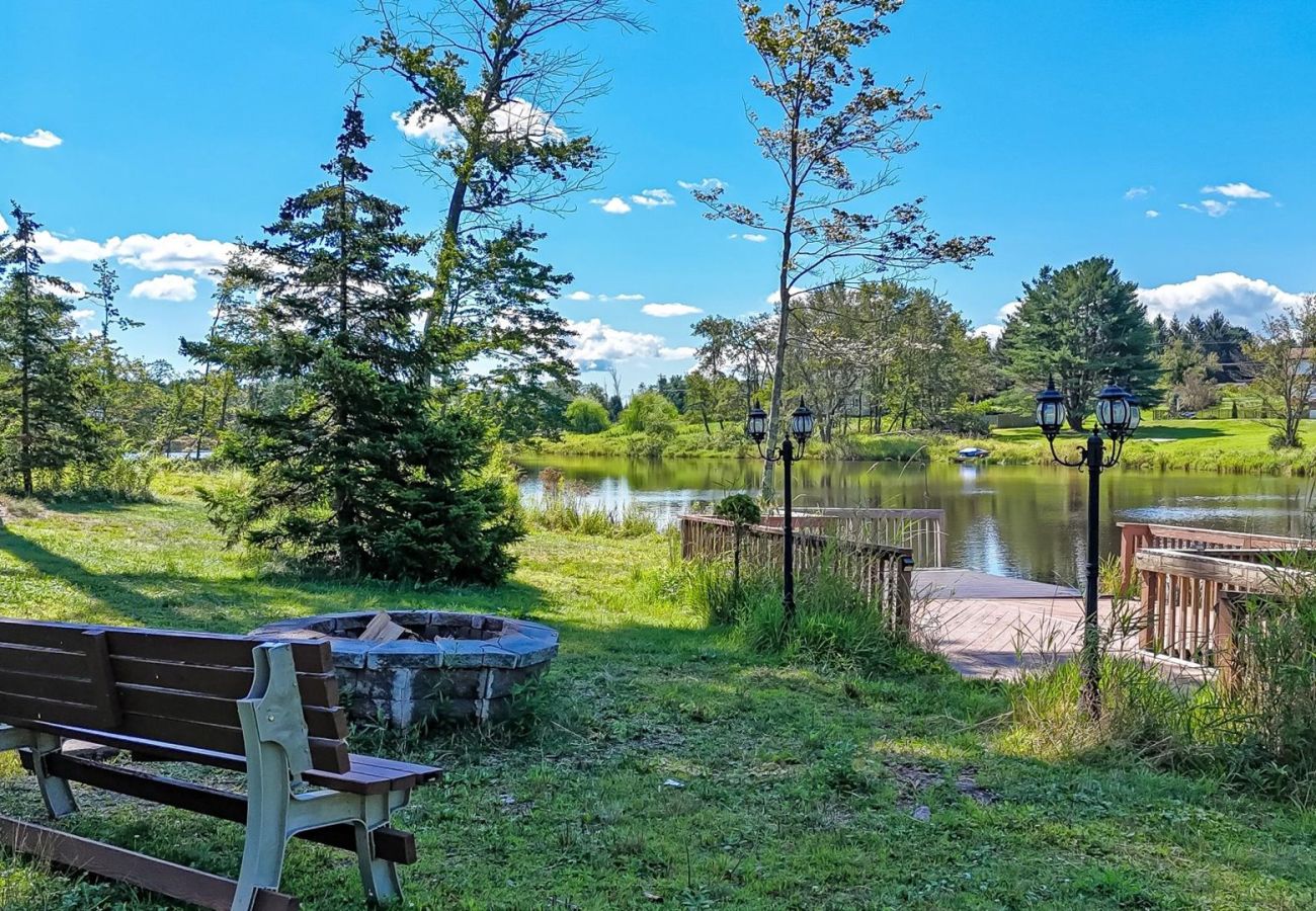 House in Pocono Lake -  Luxury Lake Front Camelot Villa