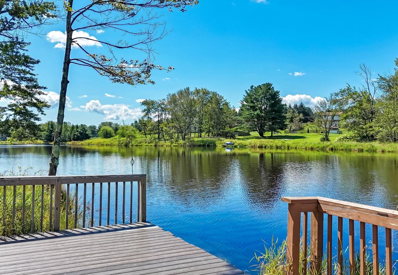 House in Pocono Lake -  Luxury Lake Front Camelot Villa