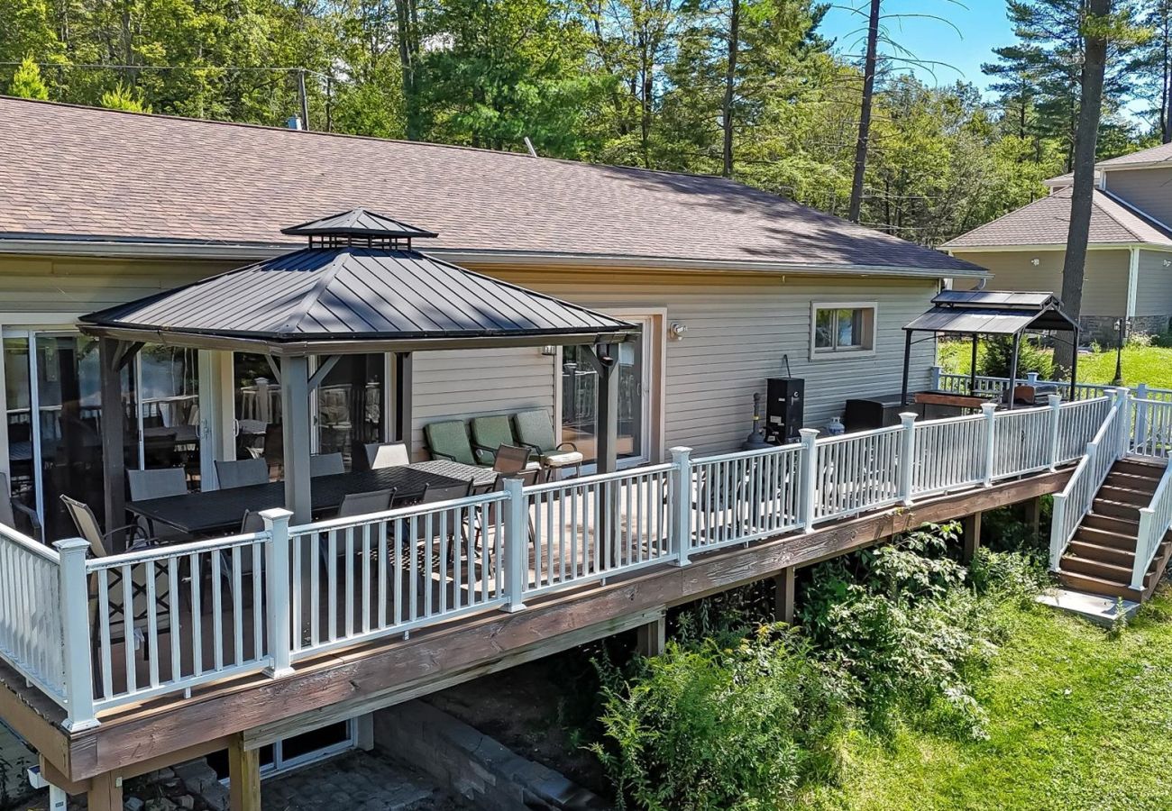 House in Pocono Lake -  Luxury Lake Front Camelot Villa