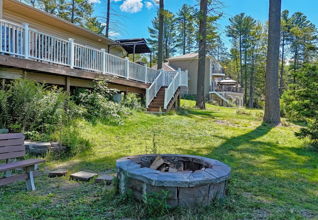 House in Pocono Lake -  Luxury Lake Front Camelot Villa
