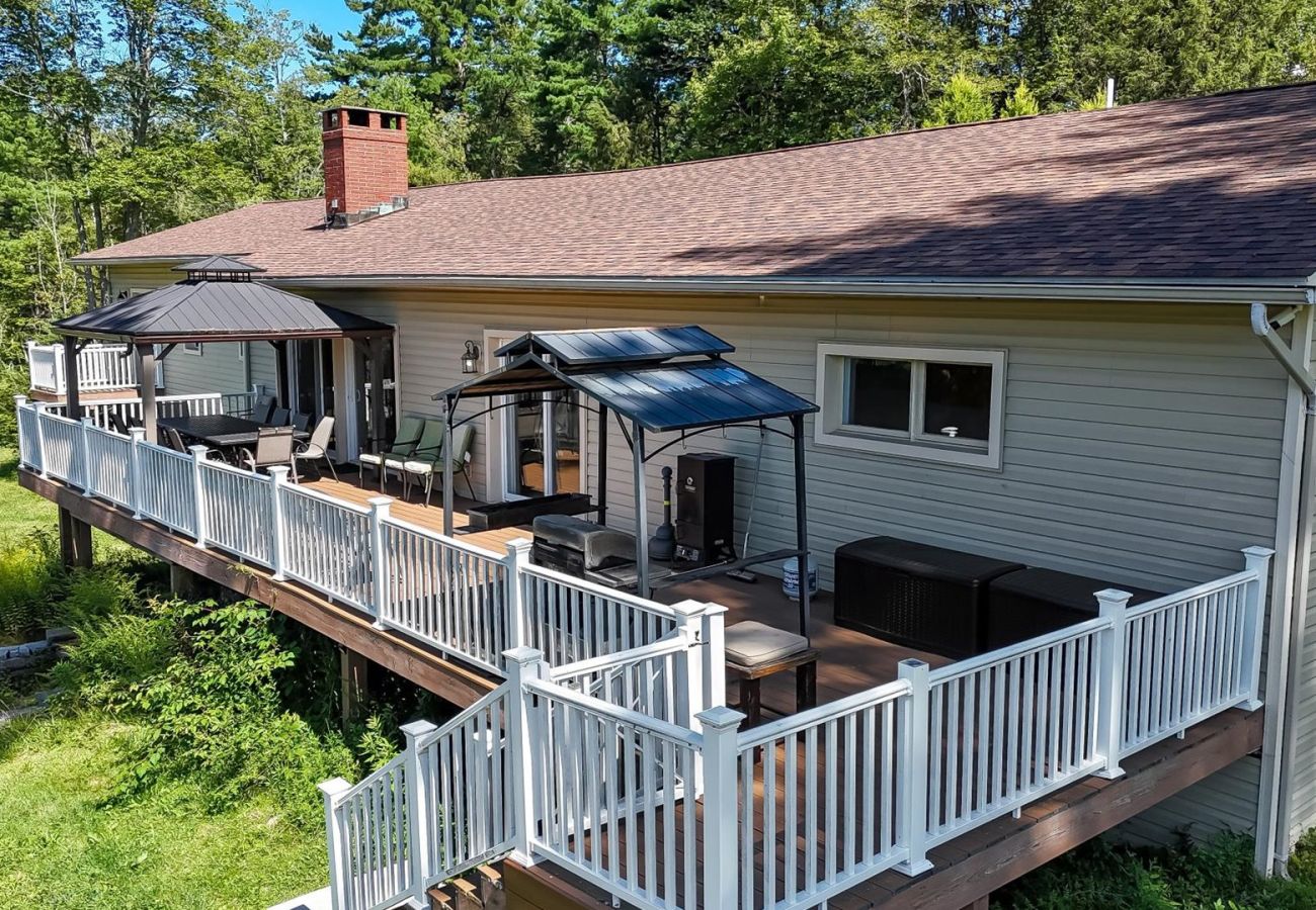 House in Pocono Lake -  Luxury Lake Front Camelot Villa
