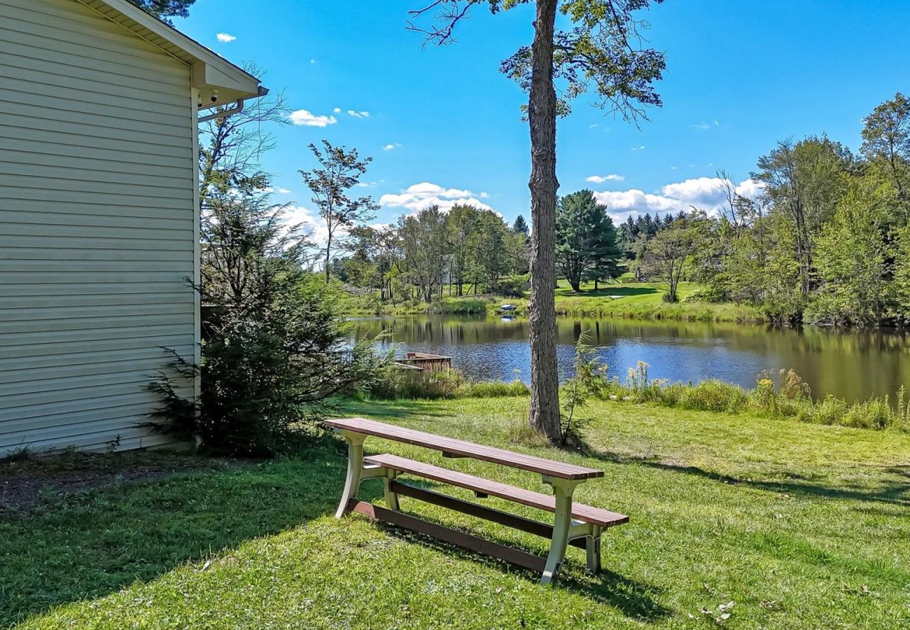 House in Pocono Lake -  Luxury Lake Front Camelot Villa