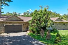 House in Pocono Lake -  Luxury Lake Front Camelot Villa