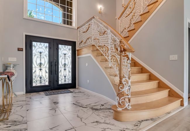 House in Blakeslee - Frontlake Luxury Pocono Mansion   House in Blakeslee - Frontlake Luxury Pocono Mansion