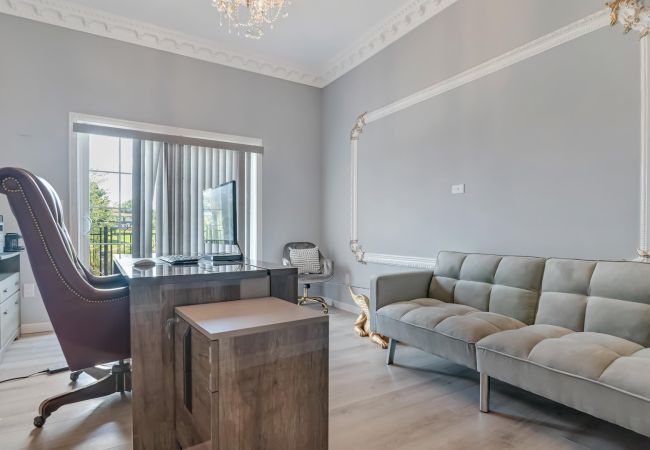 House in Blakeslee - Frontlake Luxury Pocono Mansion   House in Blakeslee - Frontlake Luxury Pocono Mansion