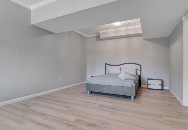 House in Blakeslee - Frontlake Luxury Pocono Mansion   House in Blakeslee - Frontlake Luxury Pocono Mansion