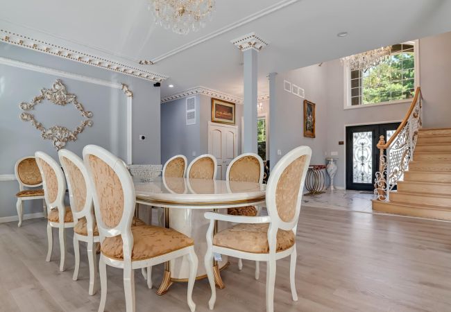 House in Blakeslee - Frontlake Luxury Pocono Mansion   House in Blakeslee - Frontlake Luxury Pocono Mansion