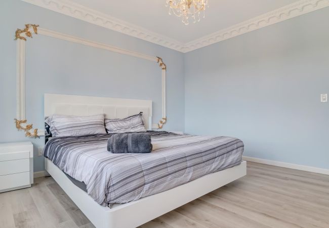 House in Blakeslee - Frontlake Luxury Pocono Mansion   House in Blakeslee - Frontlake Luxury Pocono Mansion