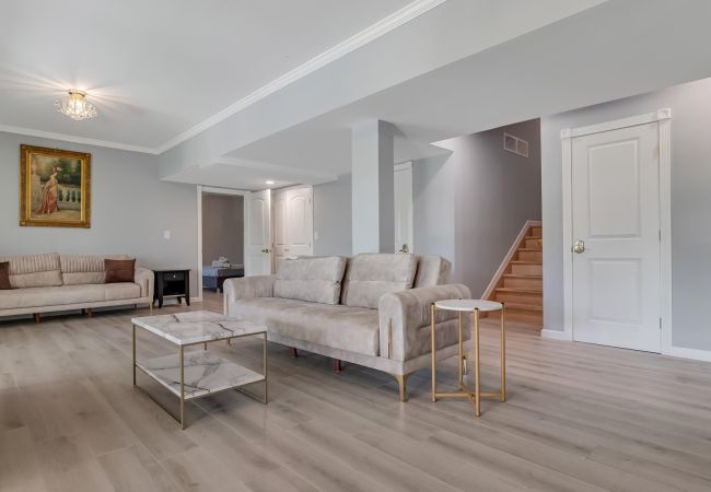 House in Blakeslee - Frontlake Luxury Pocono Mansion   House in Blakeslee - Frontlake Luxury Pocono Mansion