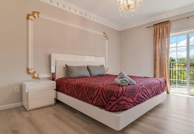 House in Blakeslee - Frontlake Luxury Pocono Mansion   House in Blakeslee - Frontlake Luxury Pocono Mansion