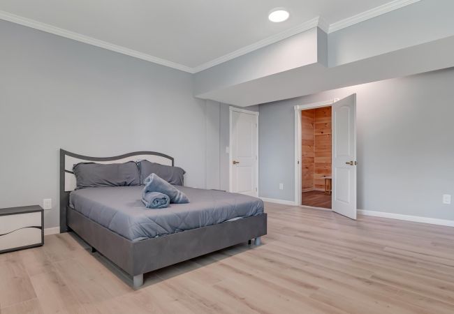 House in Blakeslee - Frontlake Luxury Pocono Mansion   House in Blakeslee - Frontlake Luxury Pocono Mansion