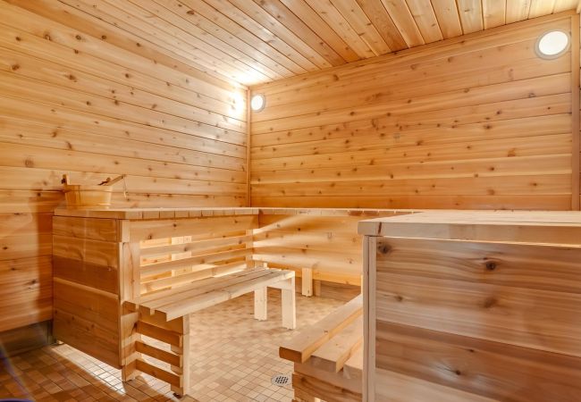 House in Blakeslee - Frontlake Luxury Pocono Mansion   House in Blakeslee - Frontlake Luxury Pocono Mansion